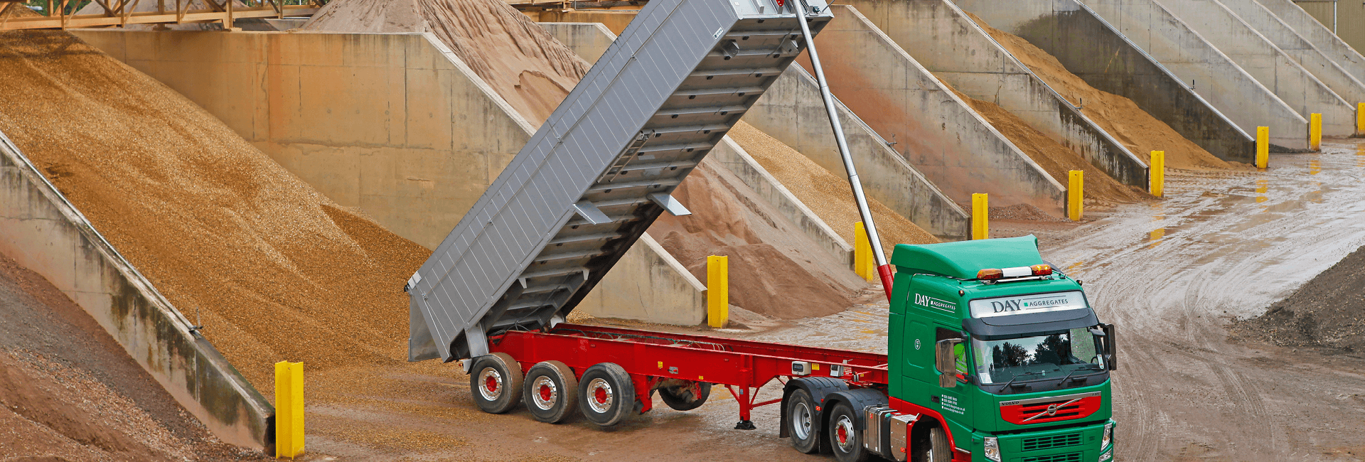 https://www.dayaggregates.co.uk/wp-content/uploads/sites/3/2020/02/OUR-FLEET-1920-X-650.png